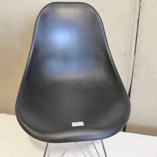 3024 - Black plastic/metal Eames Style chair