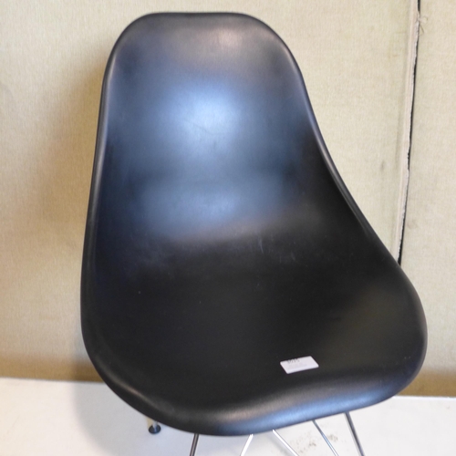 3025 - Black plastic/metal Eames Style chair