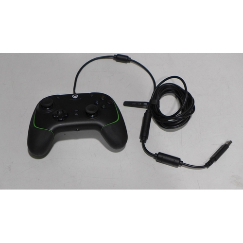 3080 - Razer Xbox Controller Wolverine V2 Xbox X/S/One (268-136)   * This lot is subject to vat