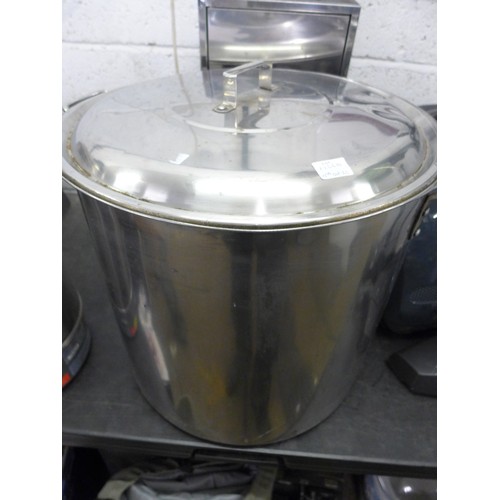 2266a - Very large stainless steel cooking pot with lid and stainless steel cupboard with shelf  *This lot i... 