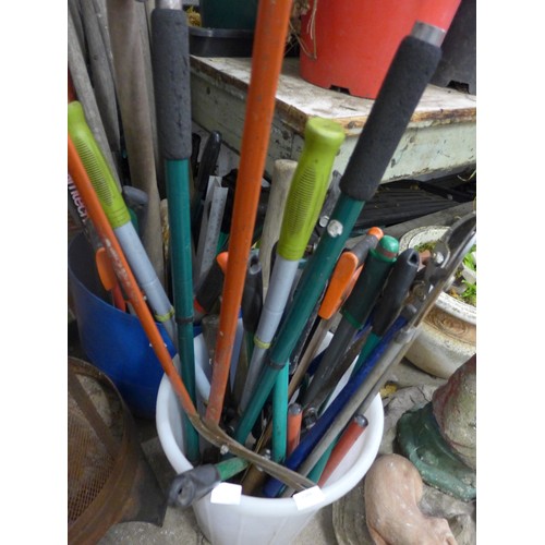 2384 - Two buckets of garden tools: saws, rakes, spirit level, spades and more