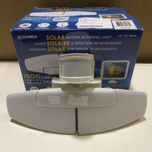 3162 - 1500 Lumen Solar Light   Triple Head  (268-182)   * This lot is subject to vat