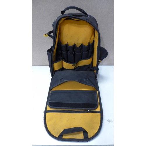 3208 - Dewalt Backpack           (268-128)   * This lot is subject to vat