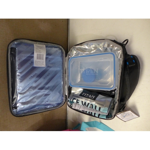 3210 - Disney Princess backpack and Titan Expand Lunchbox (268-148,149)   * This lot is subject to vat