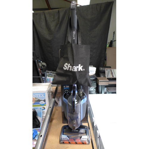 3218 - Shark Cordless Upright Vacuum Cleaner ( No Battery)  Icz160Uk  , Original RRP £189.99 + vat         ... 