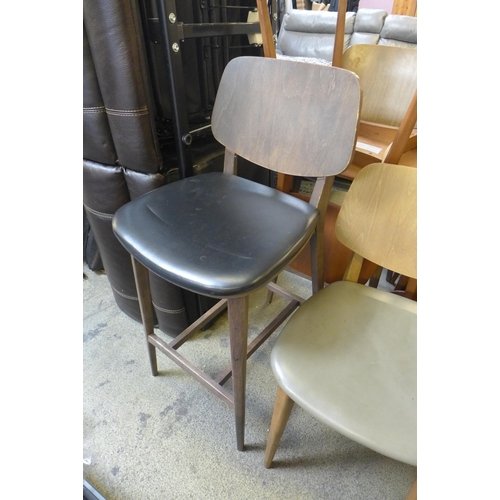 1531 - A mixed lot of chairs and four stools