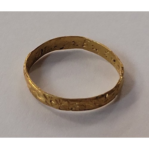 913 - A 17th Century posy ring, inner shank bears inscription, (tests as high carat gold), 1.6g, M