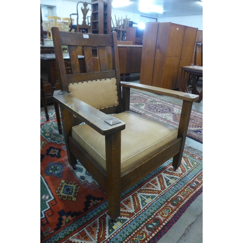 72 - An American Arts and Crafts oak armchair, manner of Gustav Stickley