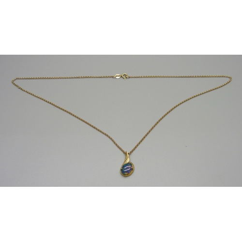 1026 - An 18ct gold pendant, marked 18k, and a 9ct gold belcher chain, total weight 3.7g