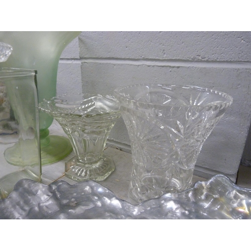 1061 - Five glass vases and a glass centrepiece **PLEASE NOTE THIS LOT IS NOT ELIGIBLE FOR POSTING AND PACK... 