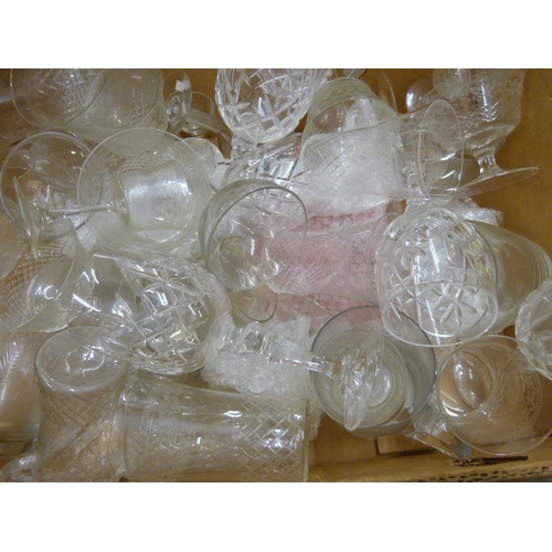 1075 - A collection of drinking glasses **PLEASE NOTE THIS LOT IS NOT ELIGIBLE FOR POSTING AND PACKING**