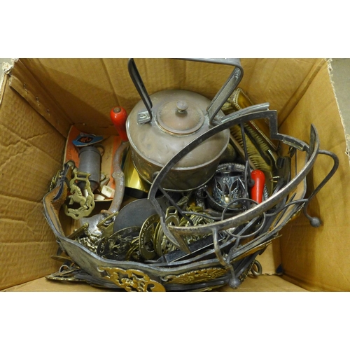 1096 - A collection of metal ware including a copper kettle **PLEASE NOTE THIS LOT IS NOT ELIGIBLE FOR POST... 