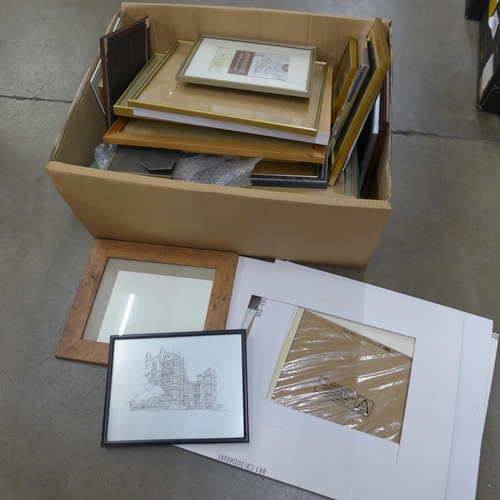 1099 - A collection of picture frames and mounts **PLEASE NOTE THIS LOT IS NOT ELIGIBLE FOR POSTING AND PAC... 