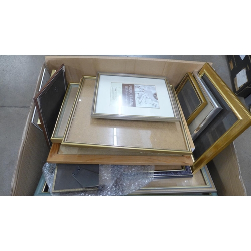 1099 - A collection of picture frames and mounts **PLEASE NOTE THIS LOT IS NOT ELIGIBLE FOR POSTING AND PAC... 