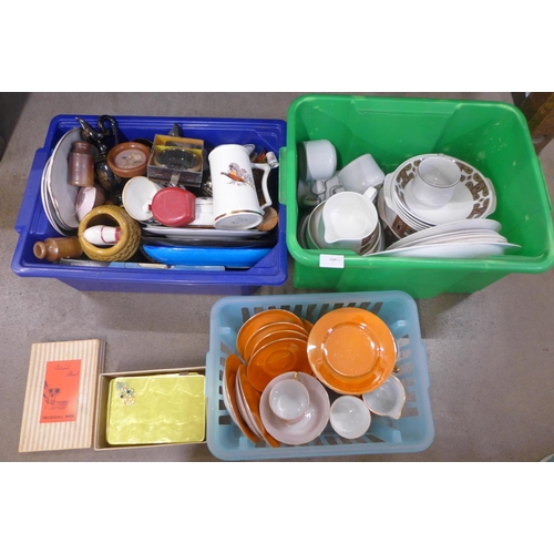 1105 - A five setting Czechoslovakian lustre tea set, Meakin plates, etc. **PLEASE NOTE THIS LOT IS NOT ELI... 