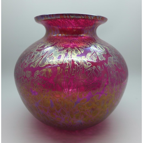 618 - A Royal Brierley Studio glass vase, 16cm