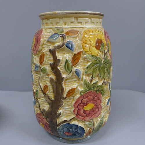 635 - An Indian Tree vase and plate