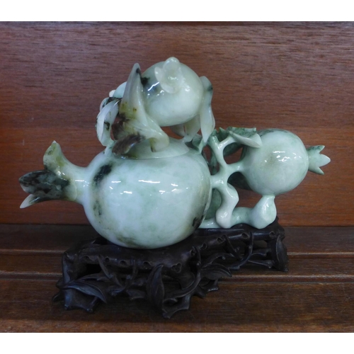 641 - An early 20th Century jadeite pomegranate group, lid repaired