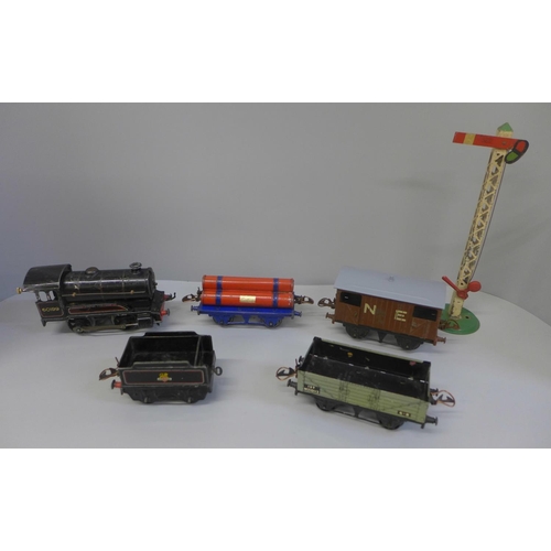 665 - A collection of Hornby 0 gauge model rail