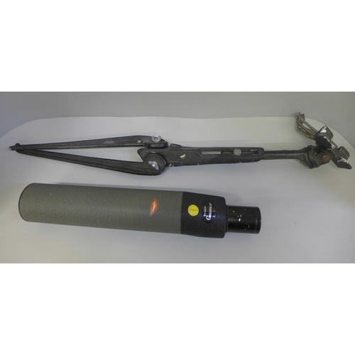 687 - A hunting scope and tripod, Greenkat D=60mm