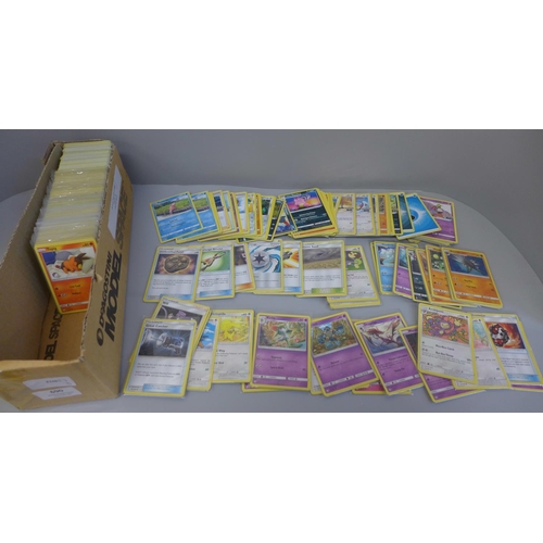 690 - 900 Pokemon cards