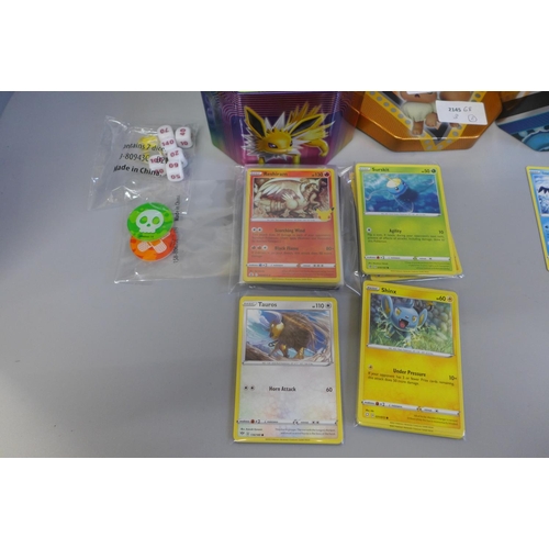 713 - 500 Pokemon cards including holographic