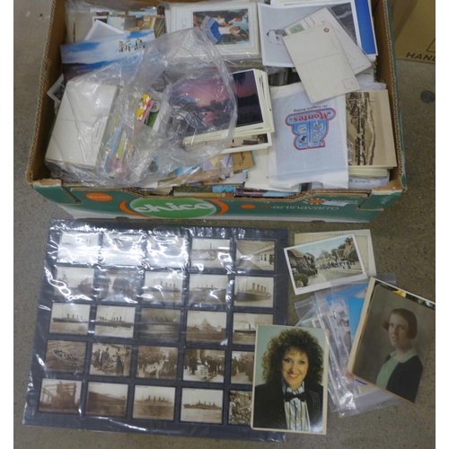 731 - A collection of postcards, etc.