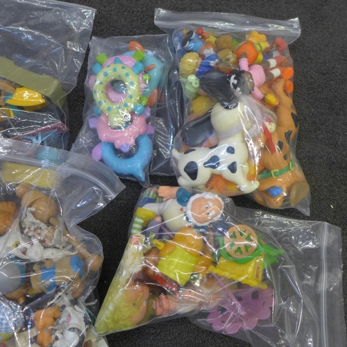 750 - Vintage toys including My Little Sea Pony Floats