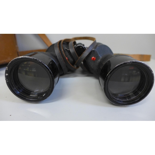 752 - A pair of Canadian WWII binoculars, marked REL/Canada, 1944, 7x50, cased