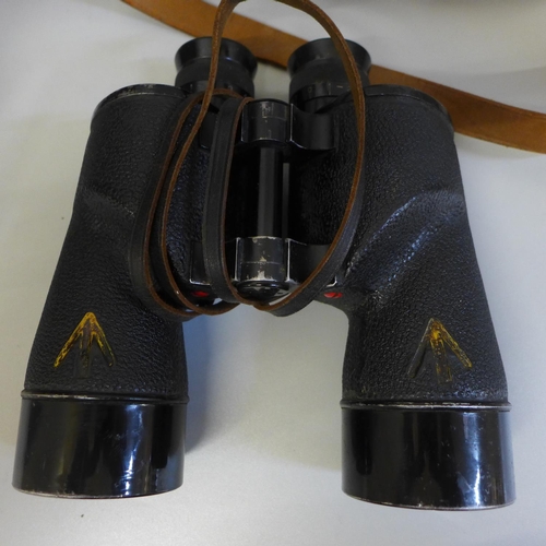 752 - A pair of Canadian WWII binoculars, marked REL/Canada, 1944, 7x50, cased