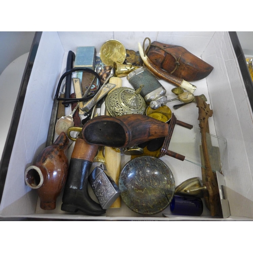 769 - Assorted items including a VJ day cup, a pie funnel/whistle, a pair of Blakeys on card, a agate dish... 