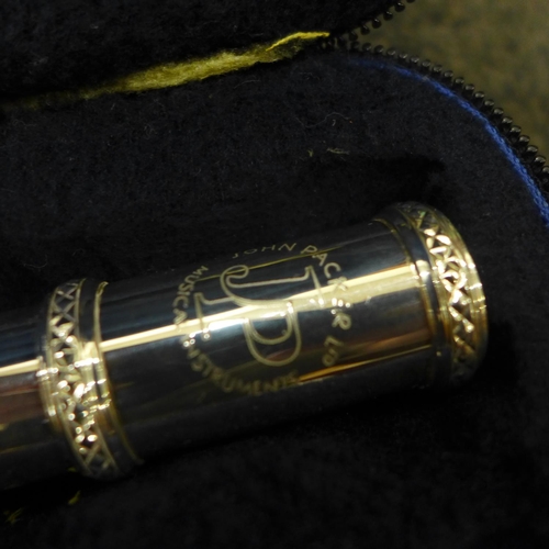 818 - A John Packer flute