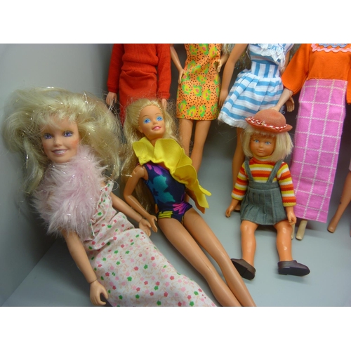 825 - Ten vintage dolls including Sindy, Jen and Lady Penelope