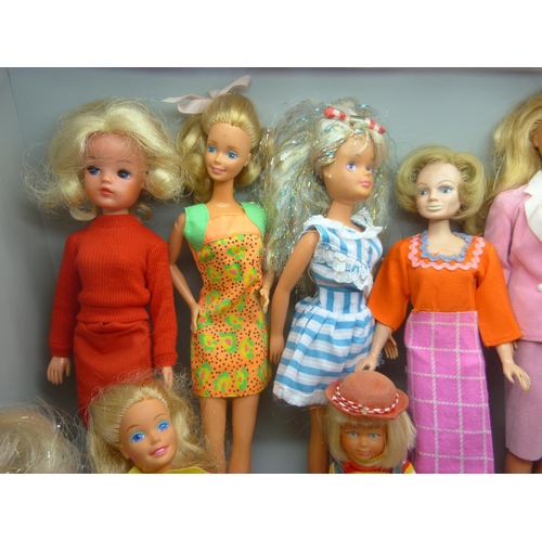 825 - Ten vintage dolls including Sindy, Jen and Lady Penelope