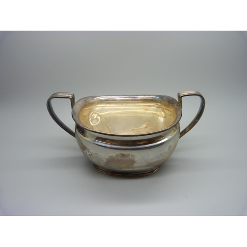 845 - A silver sugar bowl, 256g