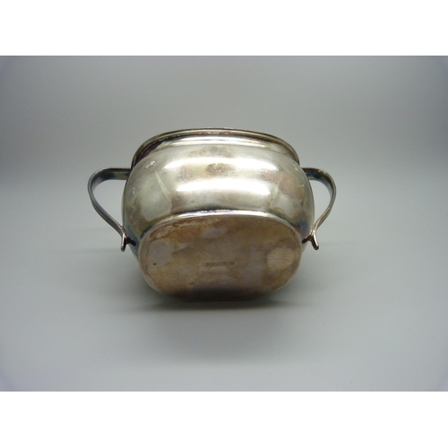 845 - A silver sugar bowl, 256g