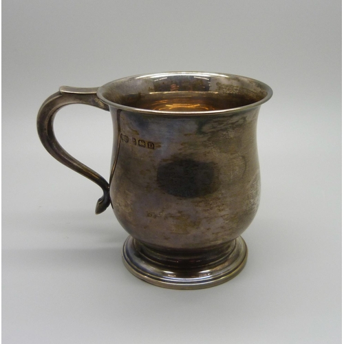 850 - A silver mug, 79g, 7cm