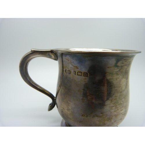 850 - A silver mug, 79g, 7cm