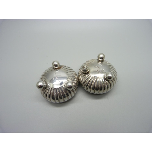 851 - A pair of Victorian silver salts with liners, Birmingham 1886, 38g