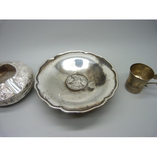 854 - Four pieces of foreign silver including a dish marked Chile .900, 181g