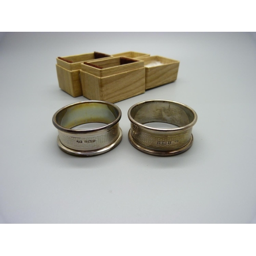 856 - A pair of silver napkin rings, boxed, 22g