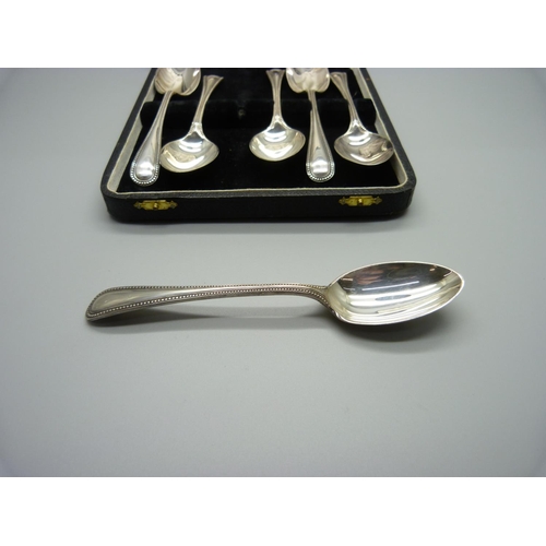 864 - A cased set of six silver spoons, Sheffield 1902, 203g