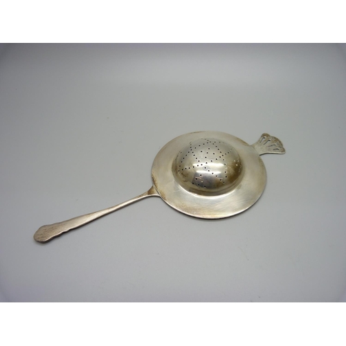 866 - A silver tea strainer, 47g