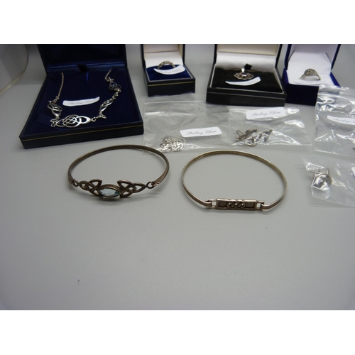 871 - Silver Celtic style jewellery