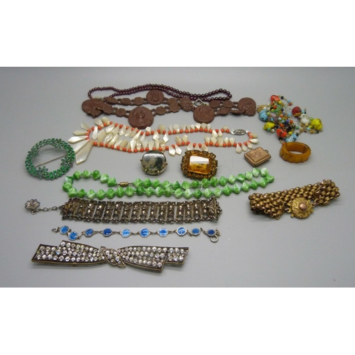 873 - Vintage jewellery including a filigree bracelet and an agate brooch