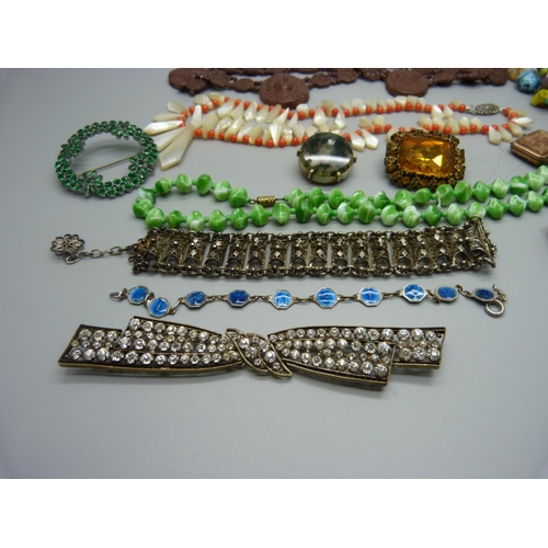 873 - Vintage jewellery including a filigree bracelet and an agate brooch