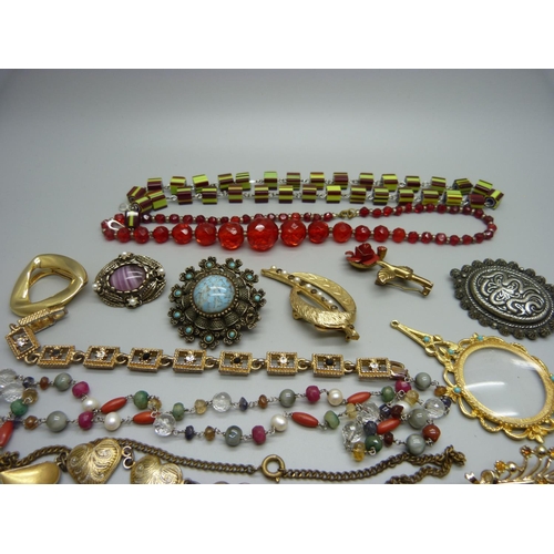 899 - Costume jewellery