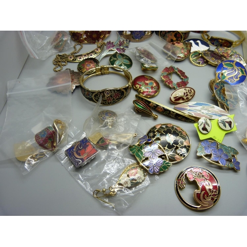 906 - A collection of cloisonne jewellery