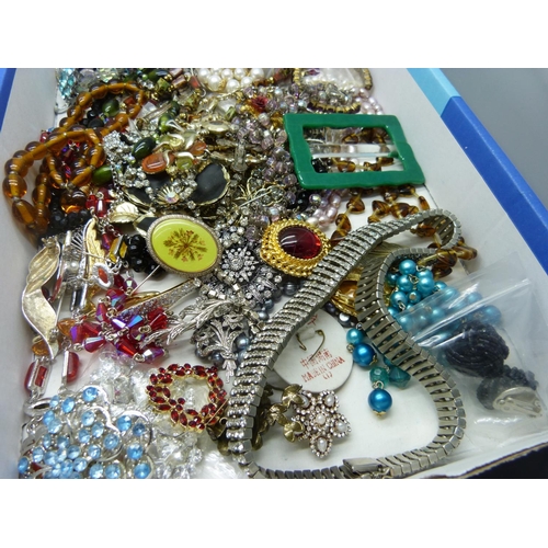 910 - A collection of costume jewellery and other items including a compact