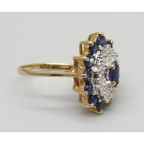 913 - A 9ct gold, sapphire and diamond cluster ring, 3.7g, P